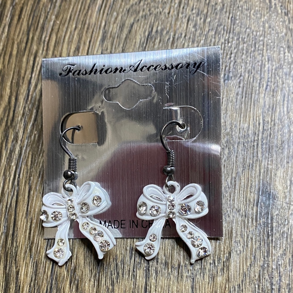 Fashion Jewelry White Bow Earrings with Rhinestones